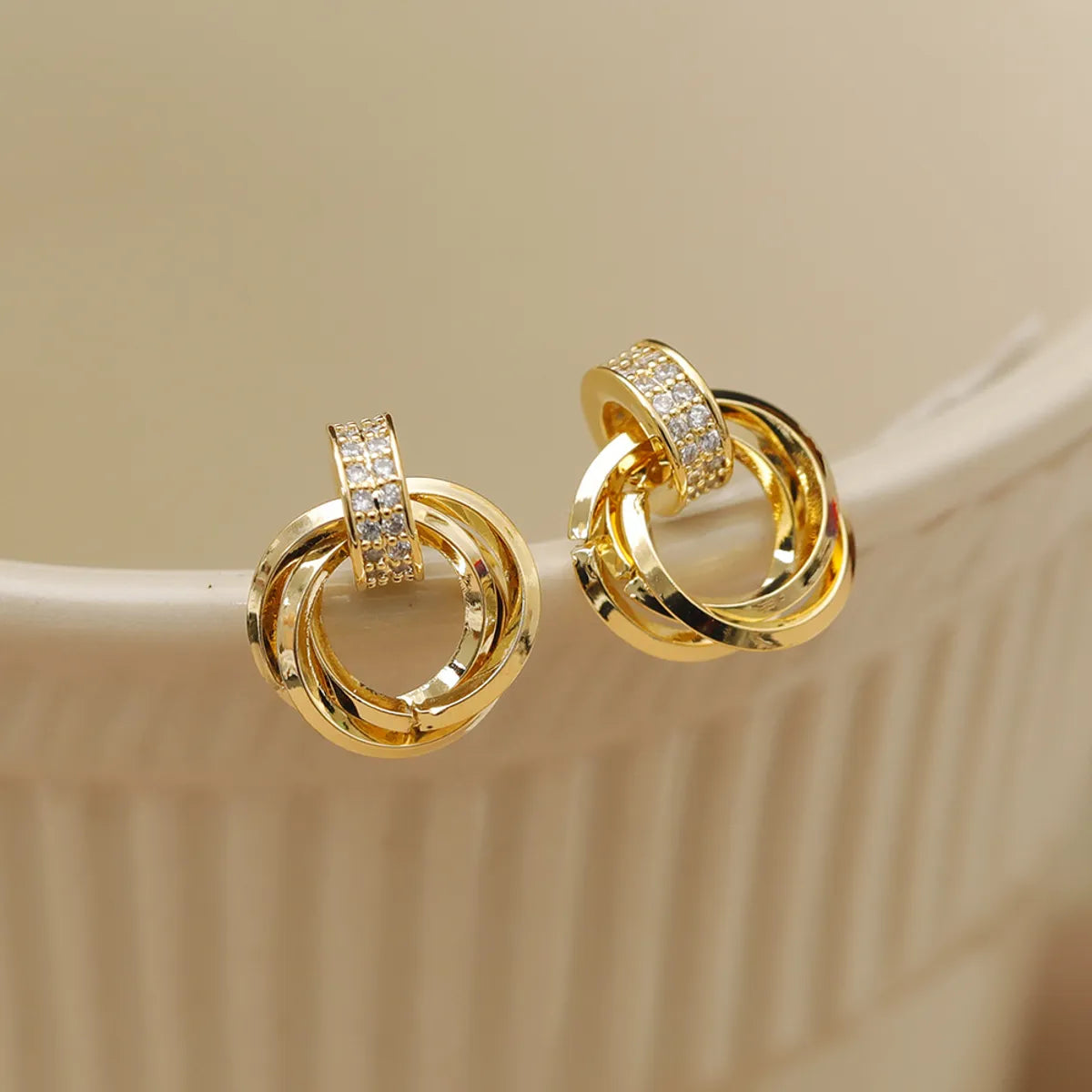 ladies earrings dangling elegant look -1 Pair Vintage Style Simple Style Geometric Round Inlay Copper Zircon 18K Gold Plated Ear Studs