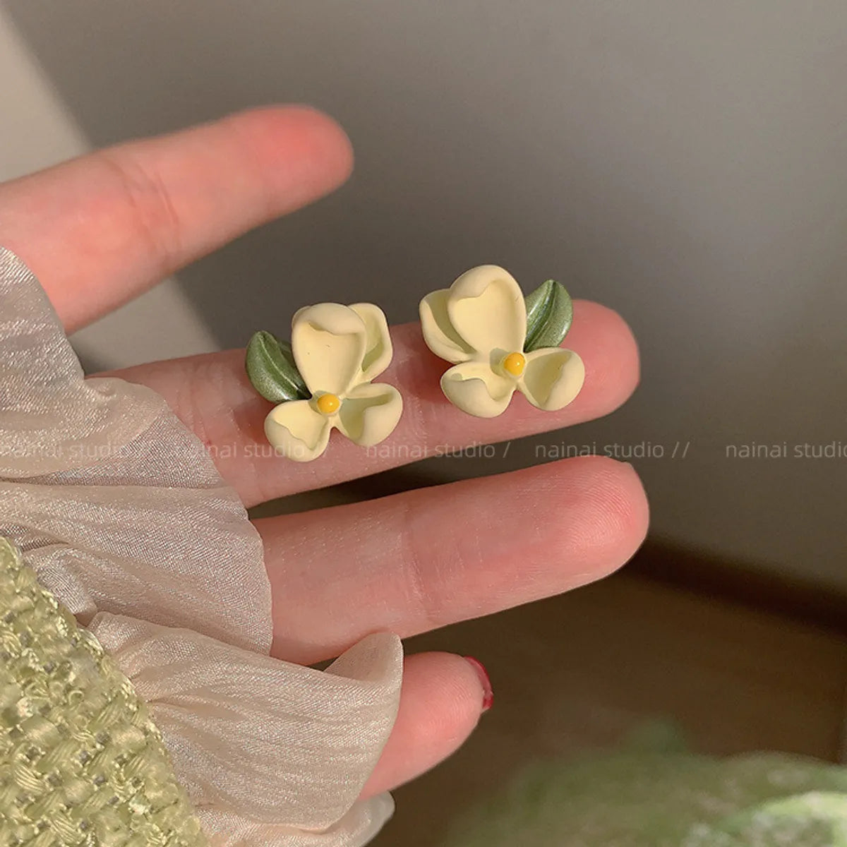 Custard Gardenia Ear Studs