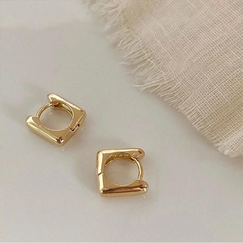 23# D0077 Square Ear Clip Gold