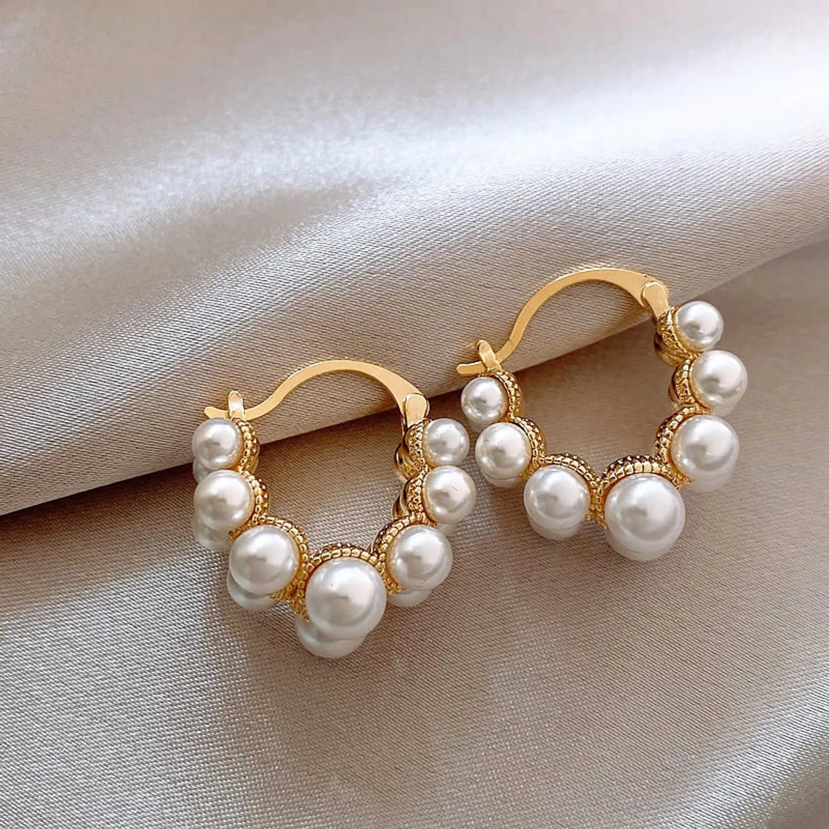 48# Ear Clip Pearl