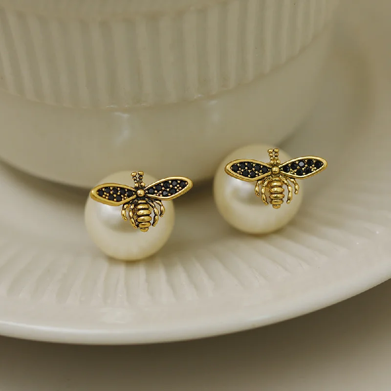 ladies earrings layered chic look -1 Pair Cute Pearl Bee Plating Copper 18K Gold Plated Ear Studs