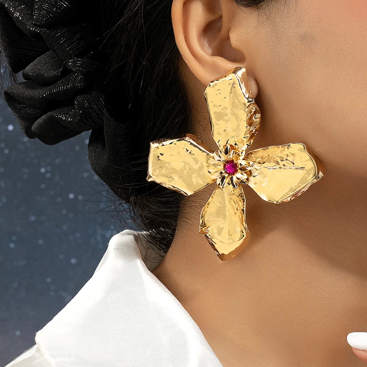 ladies earrings vintage inspired -1 Pair Retro Exaggerated Flower Plating Alloy Gold Plated Ear Studs