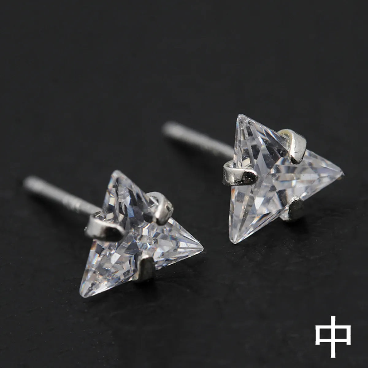 P-08 Triangle 3A Zircon Medium [5 * 5mm]]