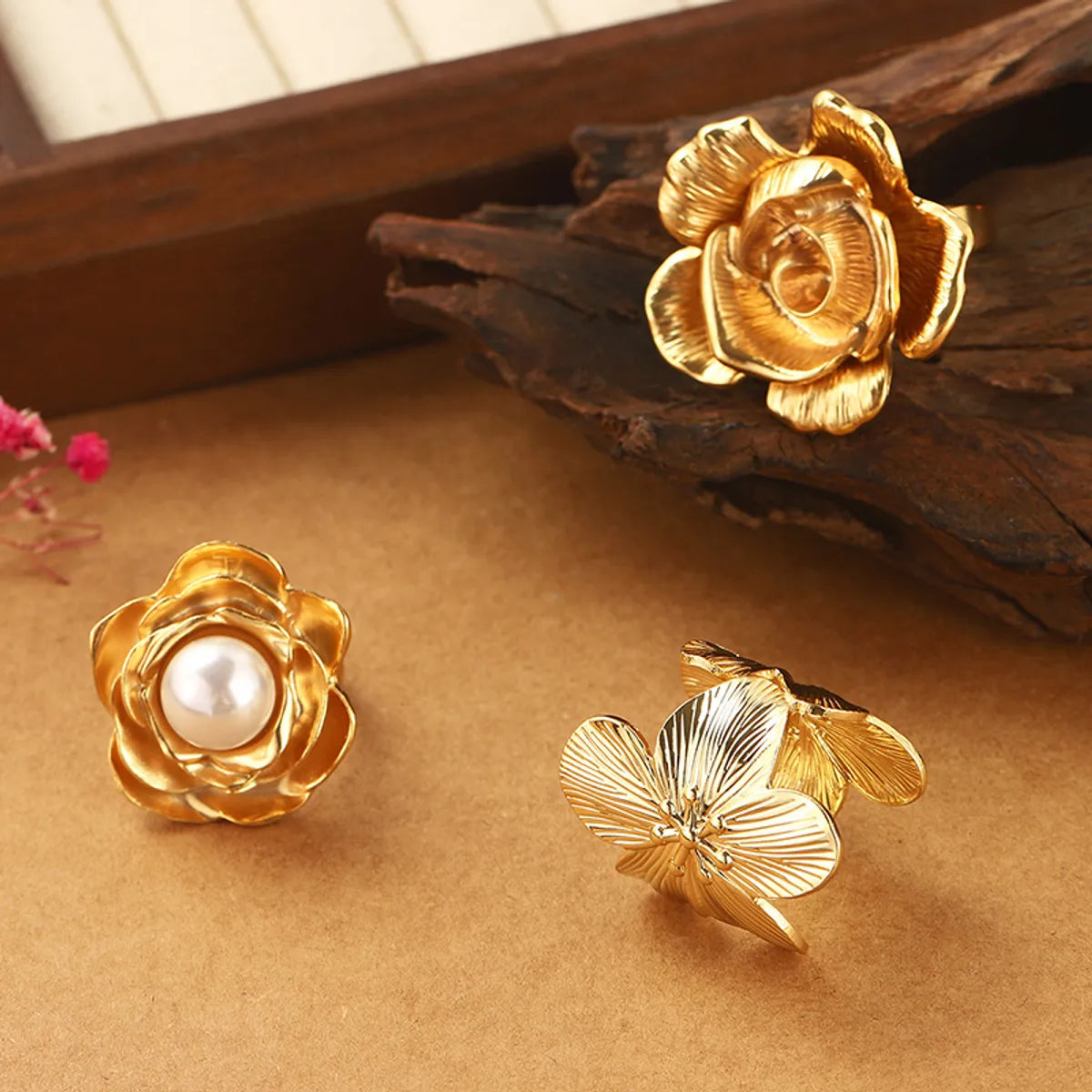 ladies rings for wedding vow -Classical Retro French Style Flower Alloy Copper Plating Inlay Imitation Pearl 18K Gold Plated Women'S Adjustable Ring