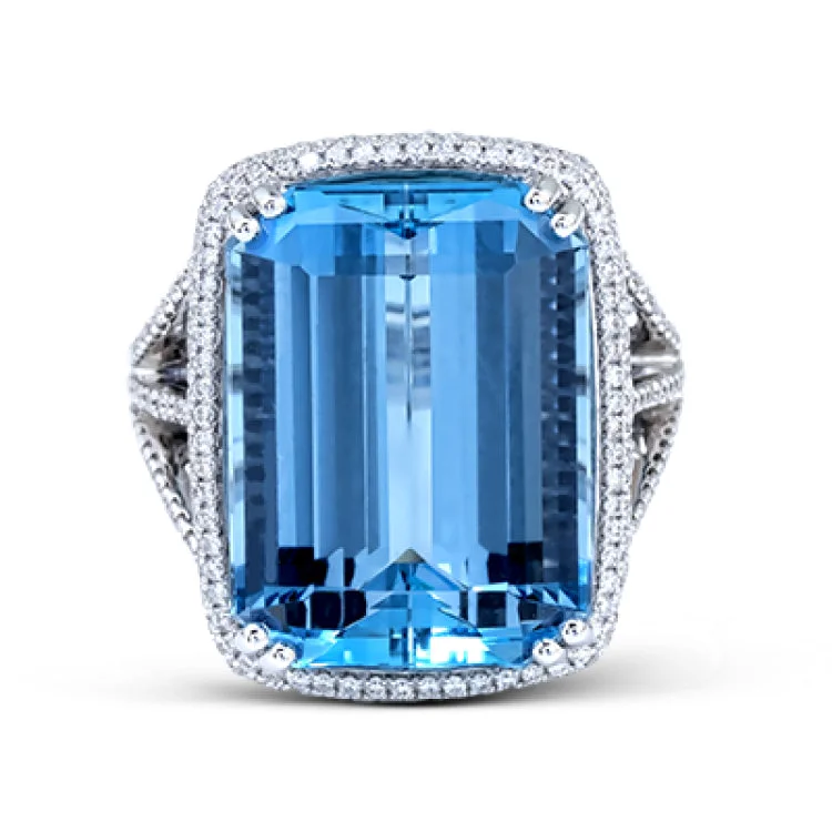 ladies rings classic timeless appeal -This remarkable 18k white gold ring features a beautiful 15.48 ct aquamarine stone in the center.